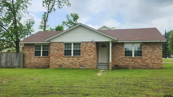 205 N Hubbard, Omaha, TX 75571