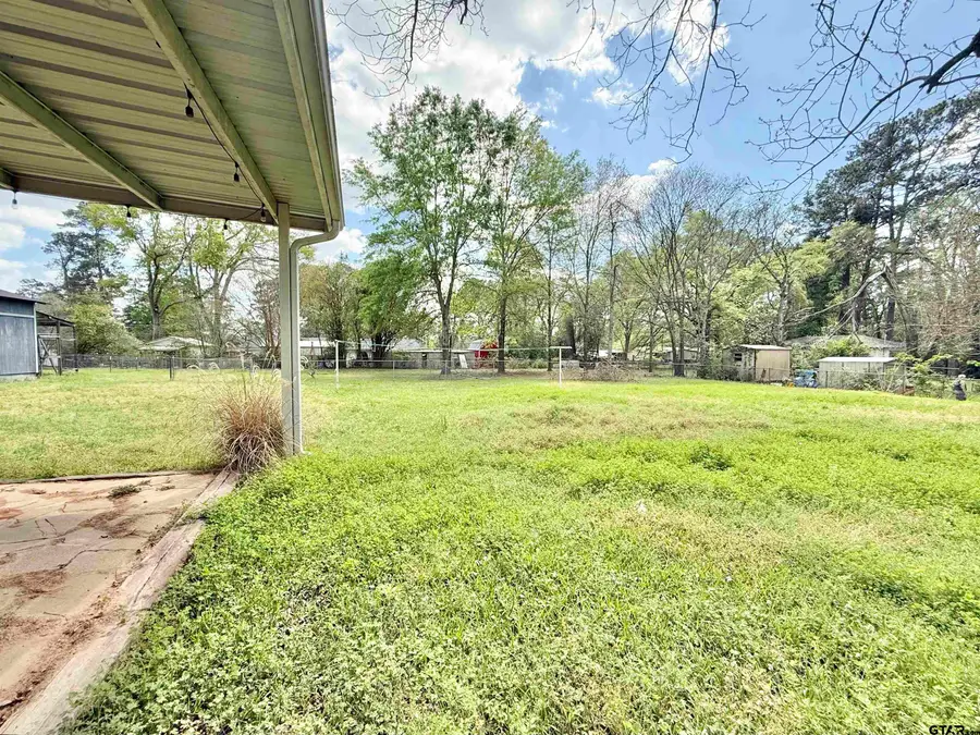566 Hill Ave, Jacksonville, TX 75766 - #2