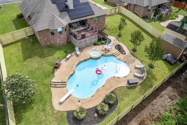 408 Northcreek, Chandler, TX 75758