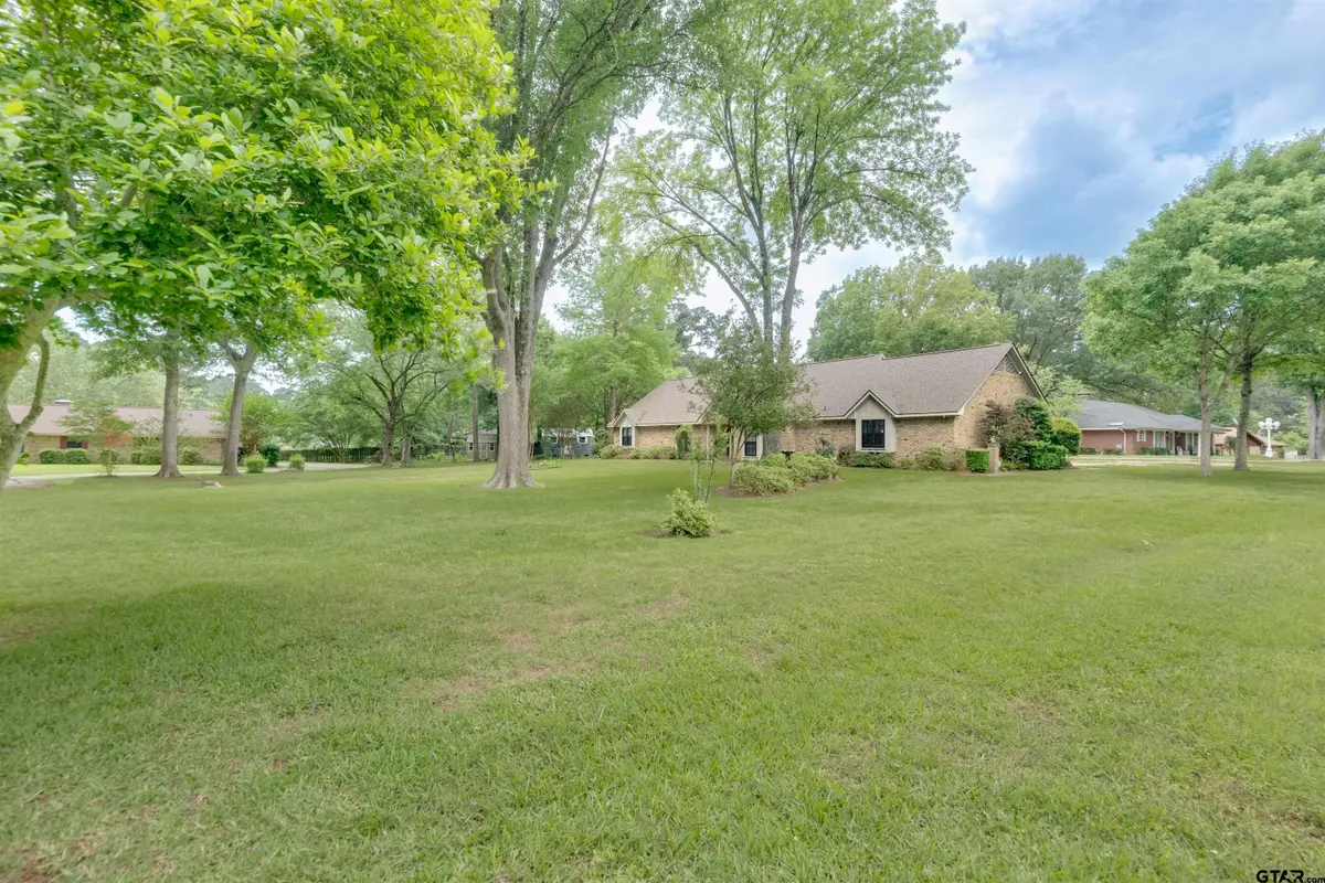 2405 Bentwood Dr, Palestine, TX 75803 - #1