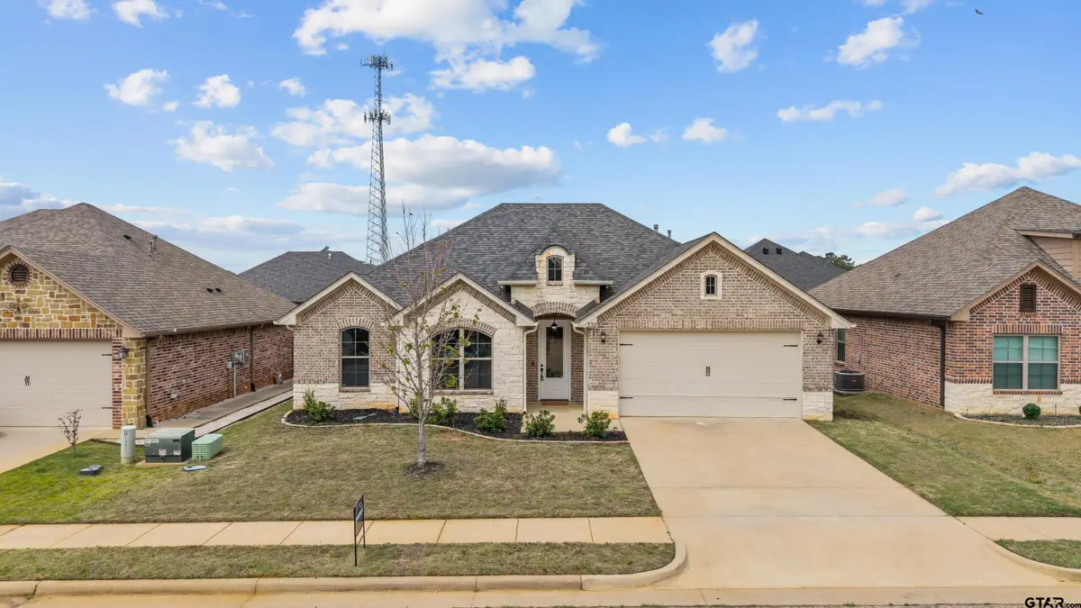 332 Kingdom Blvd, Lindale, TX 75771 - #1