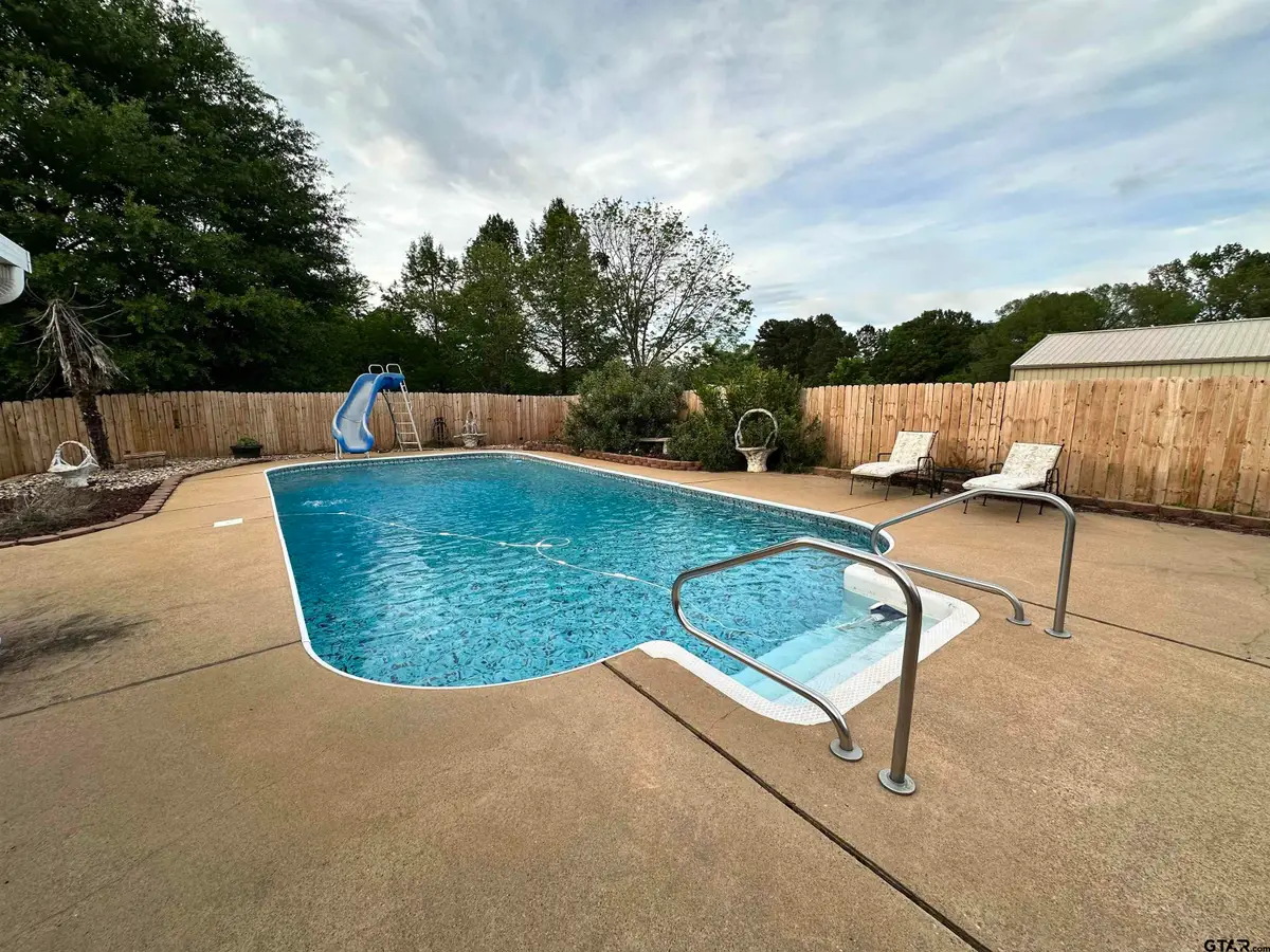 287 Hollybrook Dr., Kilgore, TX 75662 - #1