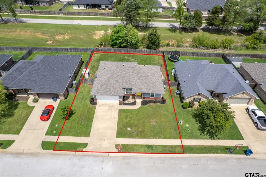 415 Harrell Dr, Chandler, TX 75758 - #2