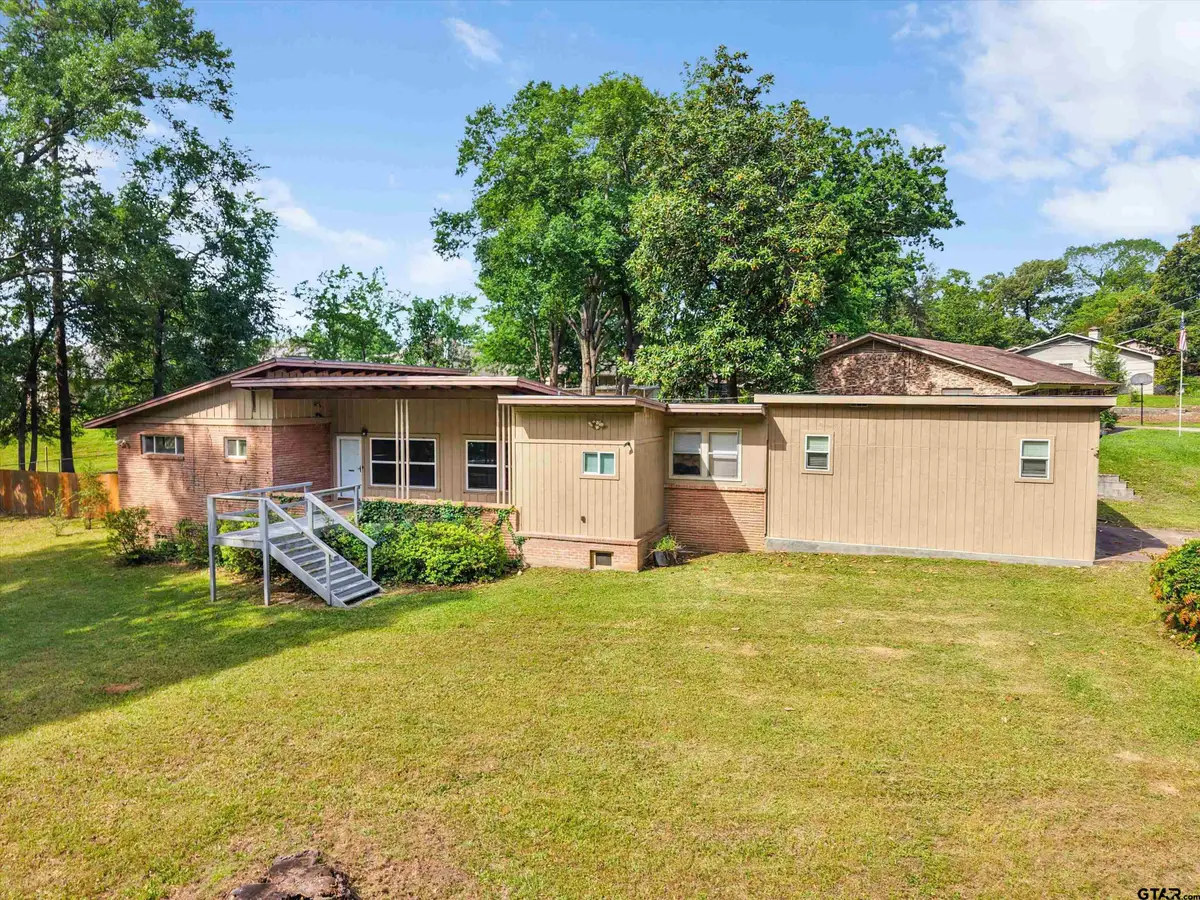 216 Hickory St, Gladewater, TX 75647 - #1