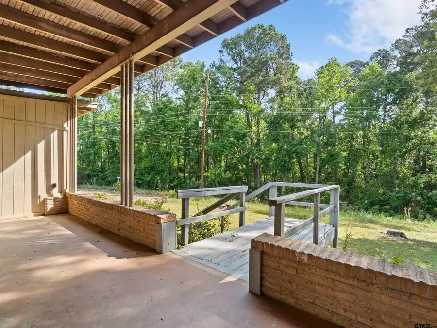 216 Hickory St, Gladewater, TX 75647 - #2