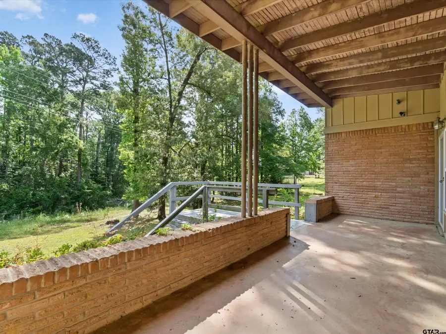 216 Hickory St, Gladewater, TX 75647 - #3