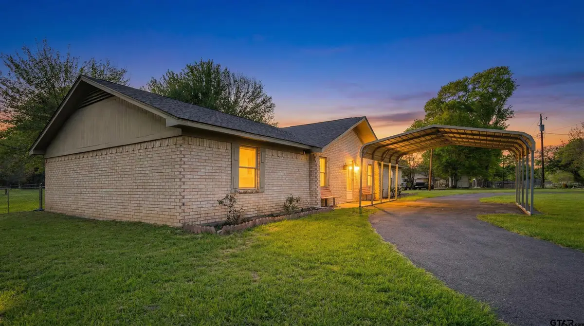 1129 Garden Dr, Longview, TX 75603 - #1