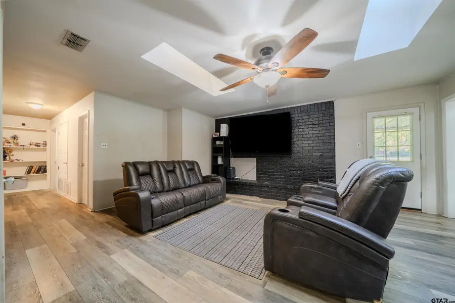 1129 Garden Dr, Longview, TX 75603 - #3