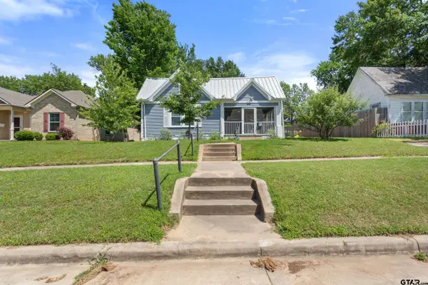 310 N Line St, Mineola, TX 75773