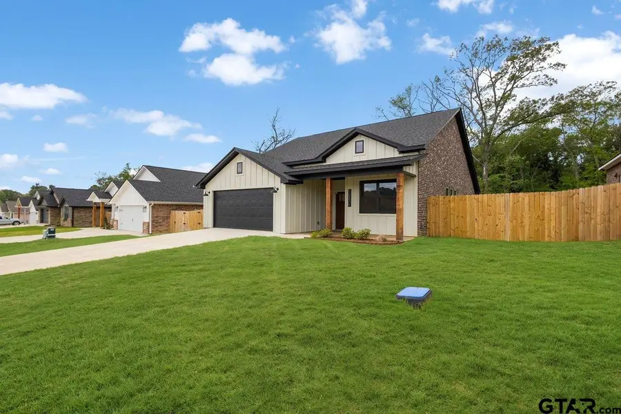 16326 Crossing Circle, Lindale, TX 75771 - #2
