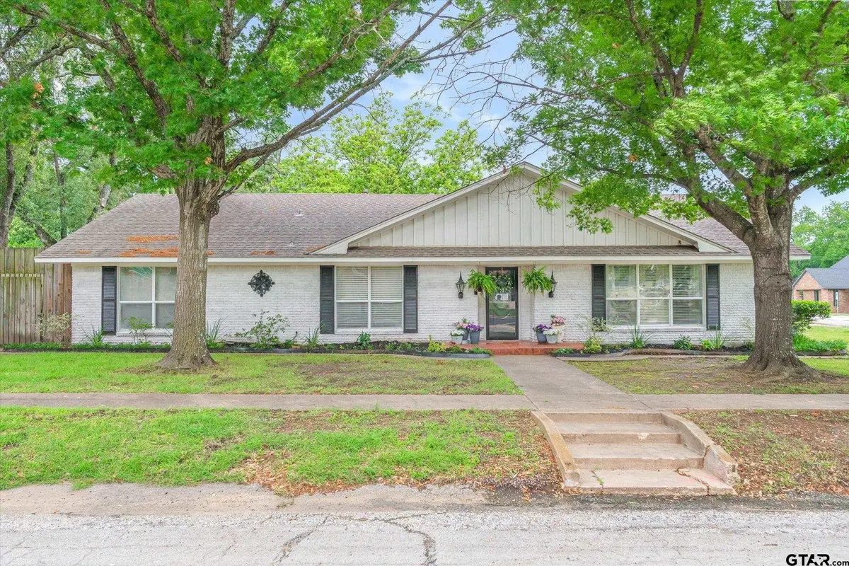 202 S Houston, Edgewood, TX 75117 - #1