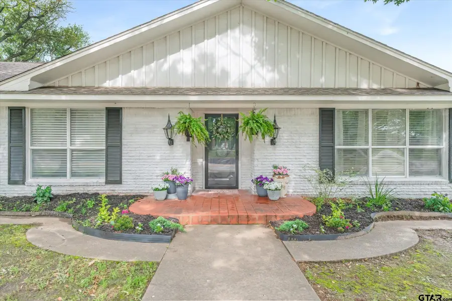 202 S Houston, Edgewood, TX 75117 - #2