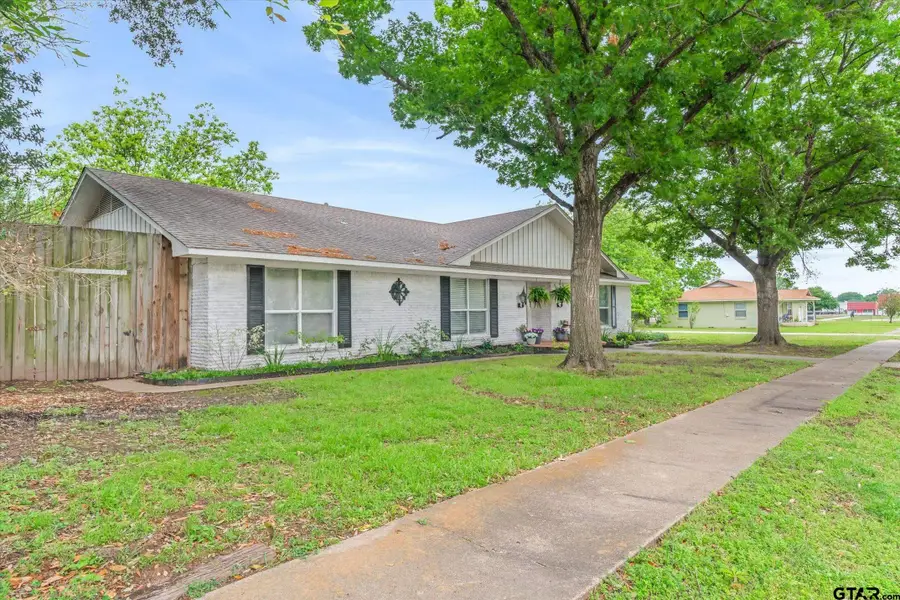 202 S Houston, Edgewood, TX 75117 - #3