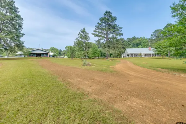 9689 E FM 837, Palestine, TX 75803