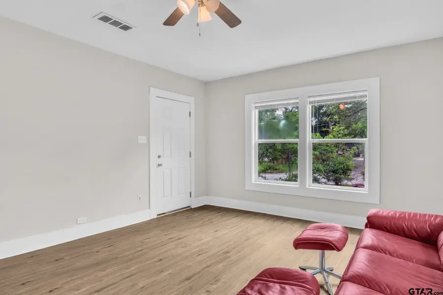 1409 N Carlyle Ave, Tyler, TX 75702 - #3