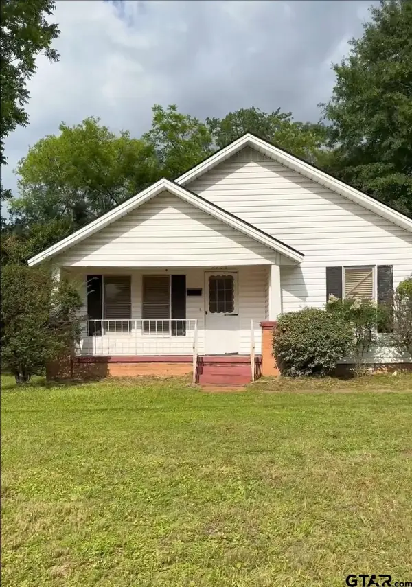 1302 S Main St, Henderson, TX 75654