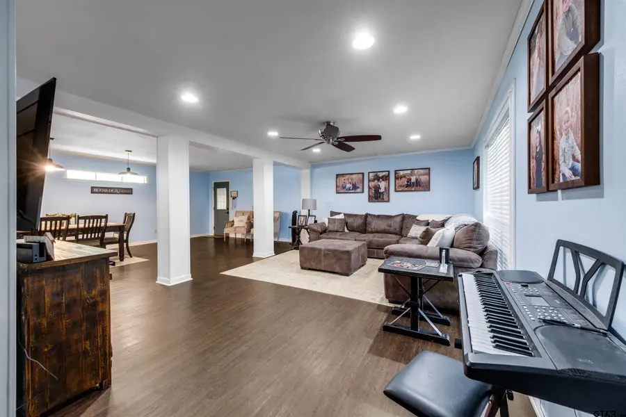 207 Lakeshore Dr., Palestine, TX 75801 - #3