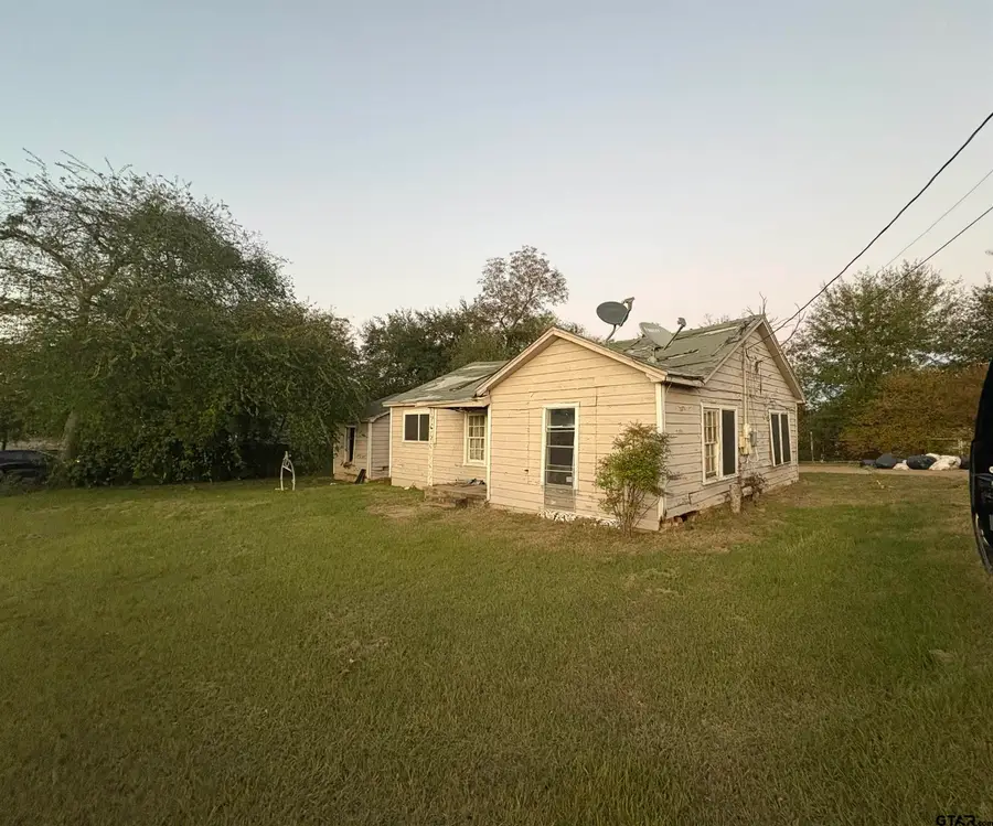 318 Terry St., Pittsburg, TX 75686 - #3