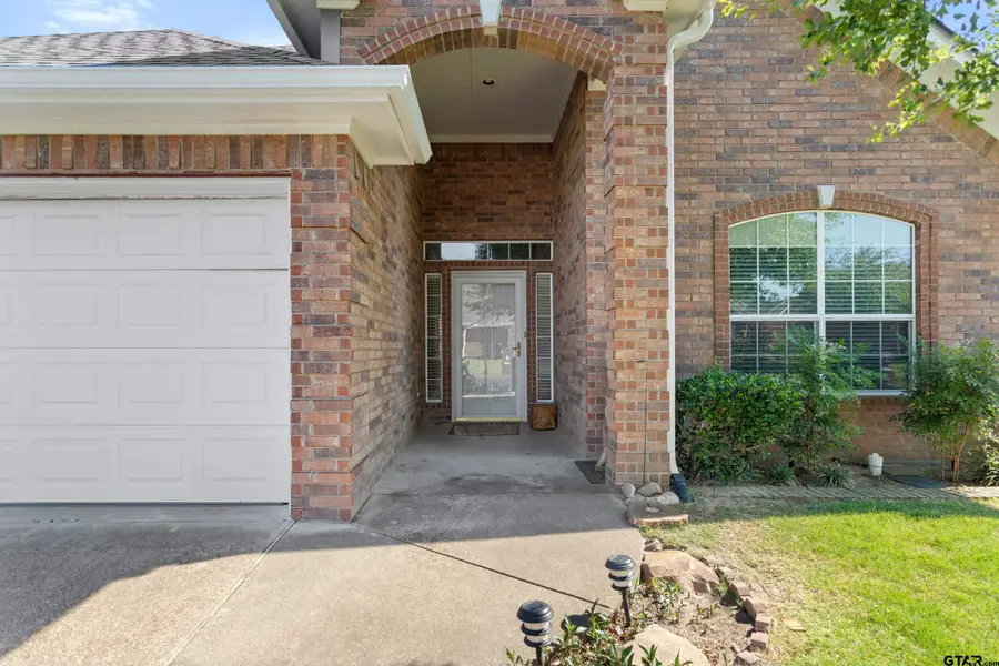 1906 Hollyglen Dr, Tyler, TX 75703 - #2