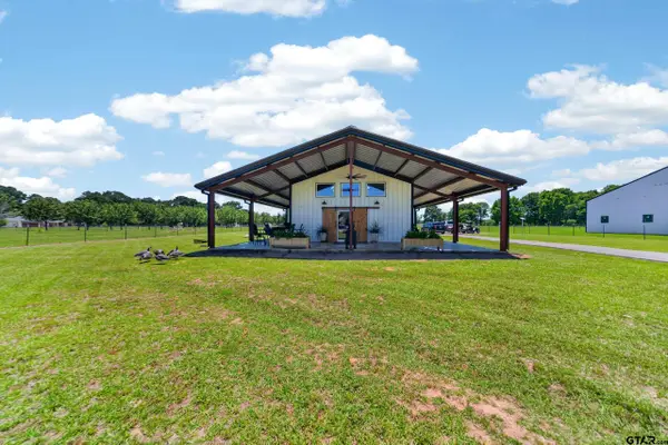 21230 County Rd 4202, Chandler, TX 75758