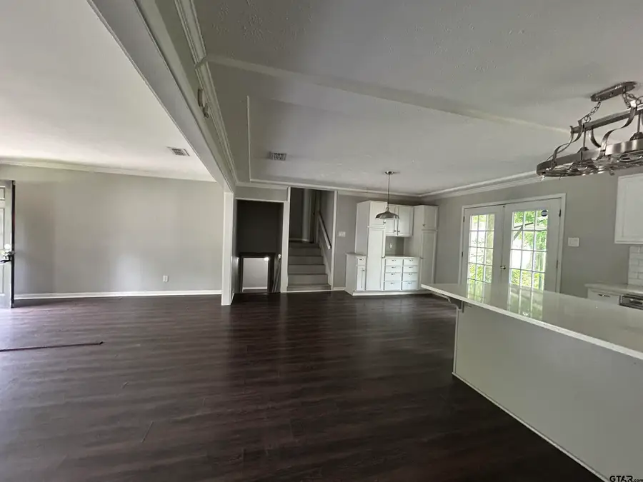 706 INWOOD DR, Palestine, TX 75801 - #3