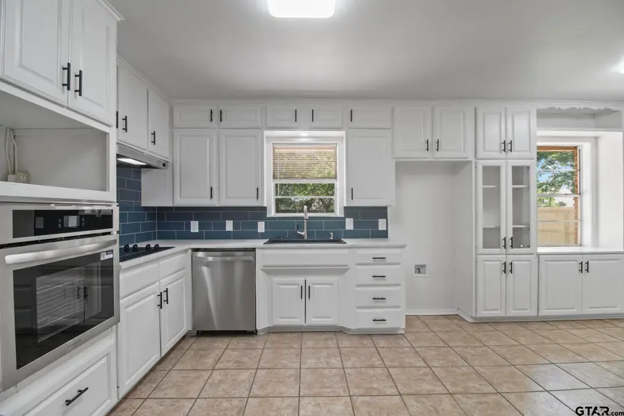 117 Ridgecrest Dr., Tyler, TX 75701 - #3