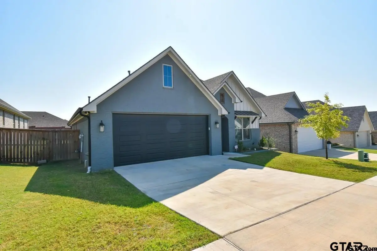 7012 Hillside Avenue, Tyler, TX 75707 - #1