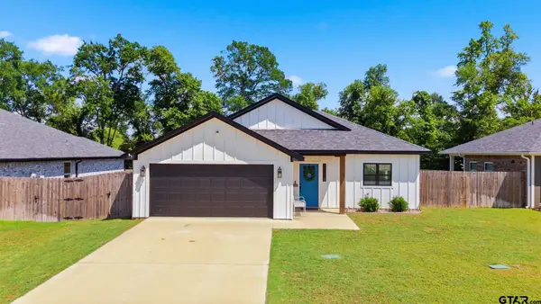 17018 Crossing Circle, Lindale, TX 75771