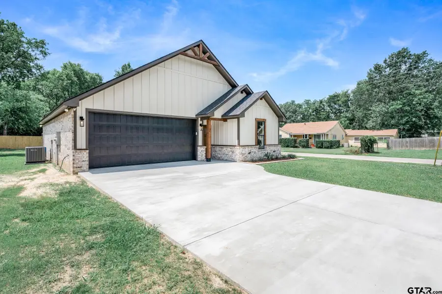 213 Turman St., Mineola, TX 75773 - #2