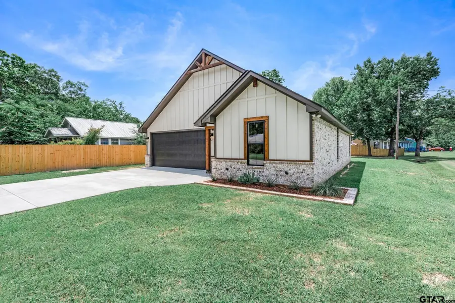213 Turman St., Mineola, TX 75773 - #3