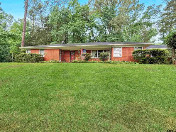 107 Lakeside Dr, Palestine, TX 75801