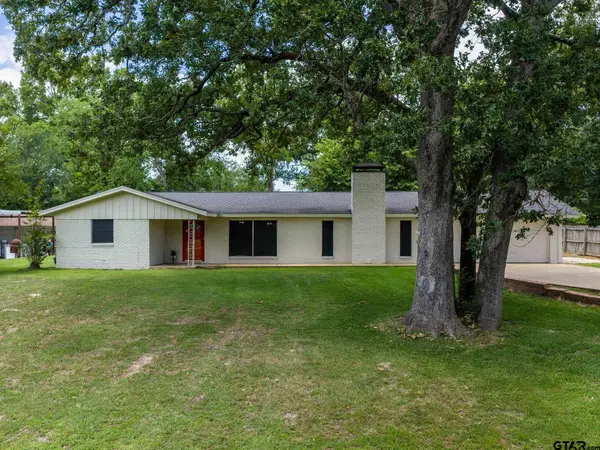 423 Hardee Dr, Chandler, TX 75758