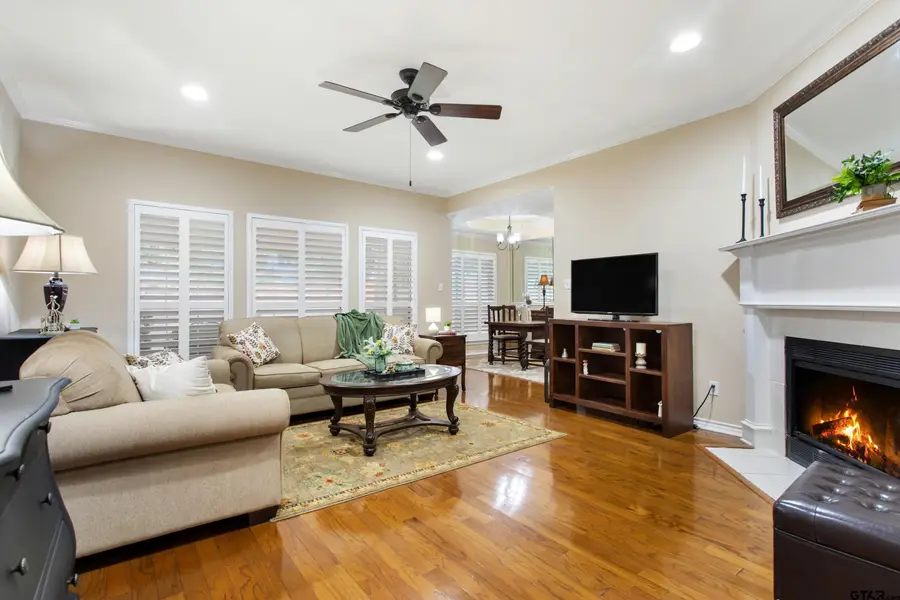 5401 Hollytree #2001, Tyler, TX 75703 - #2