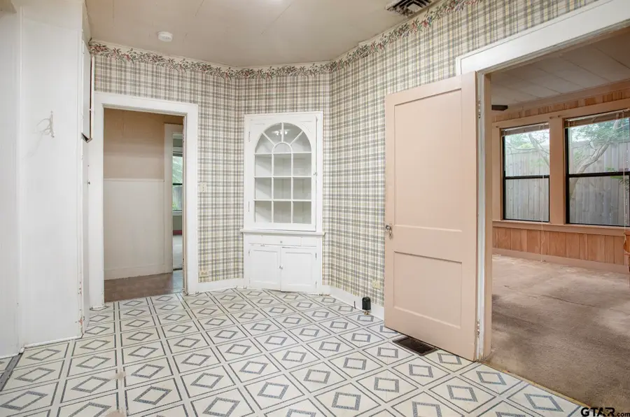 424 W Houston St, Tyler, TX 75702 - #3