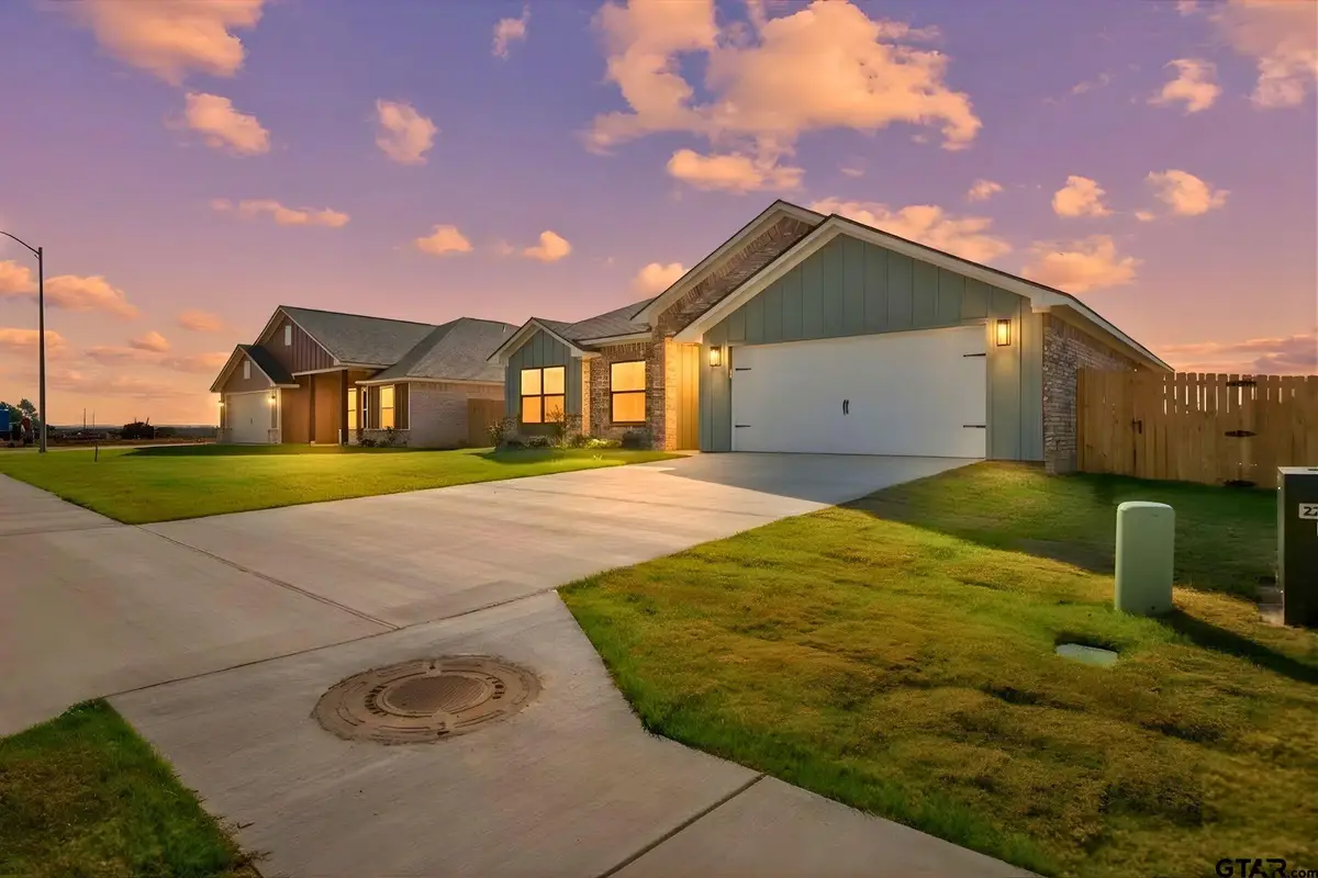 16529 Crossing Circle, Lindale, TX 75771 - #1