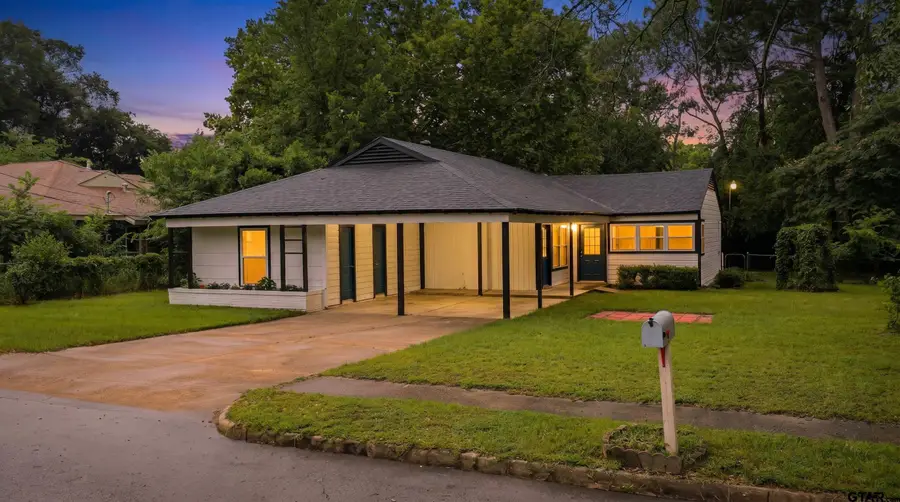 611 Hickory, Hughes Springs, TX 75656 - #2