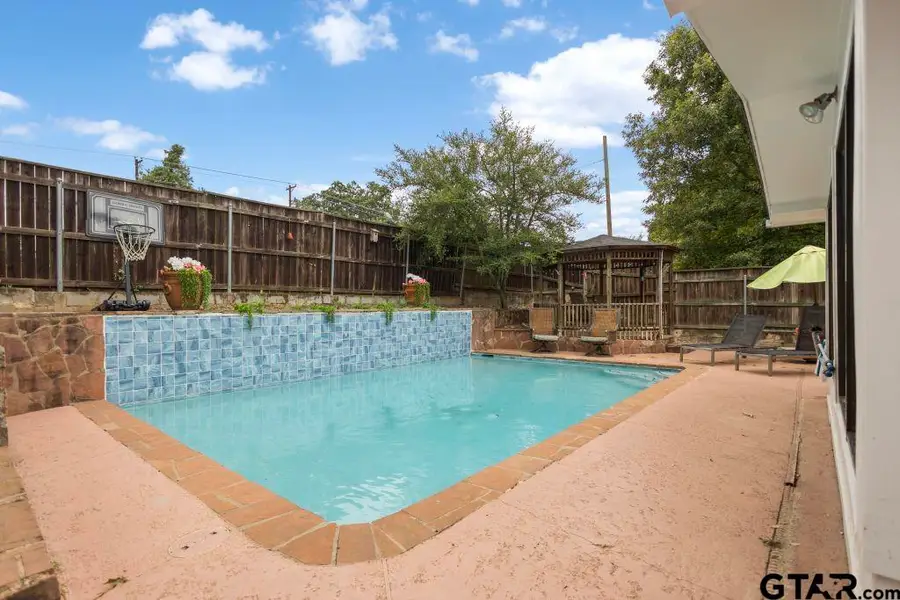 5707 Persimmon Dr, Tyler, TX 75707 - #2
