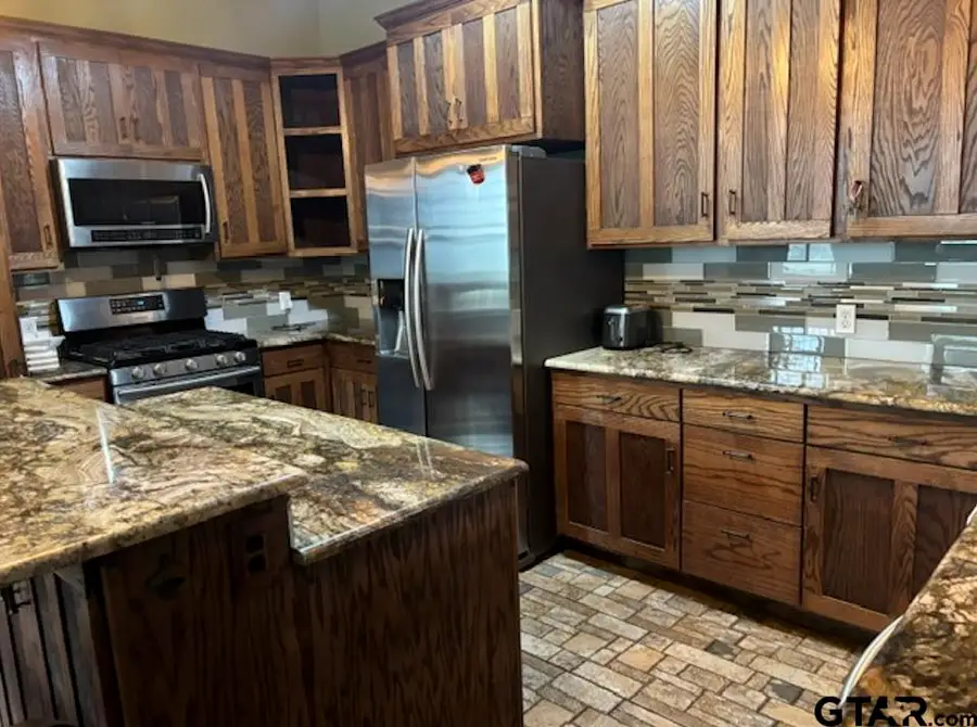 823 S Magnolia St, Palestine, TX 75801 - #3