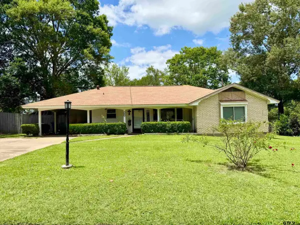 208 Robinhood Circle, Crockett, TX 75835