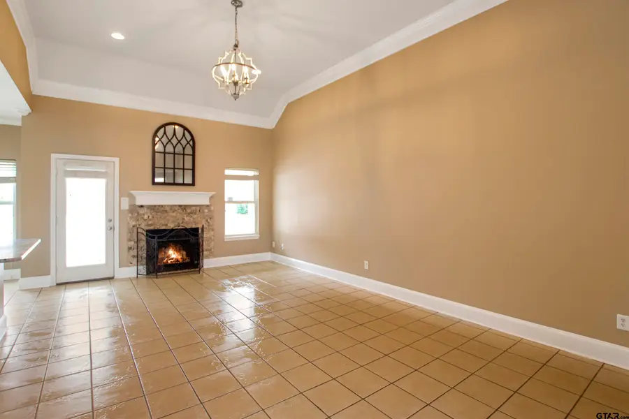 812 Rugby Ln, Whitehouse, TX 75791 - #2