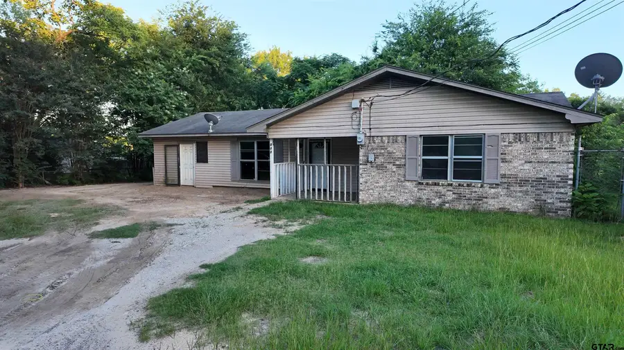 712 Half St, Lindale, TX 75771 - #2