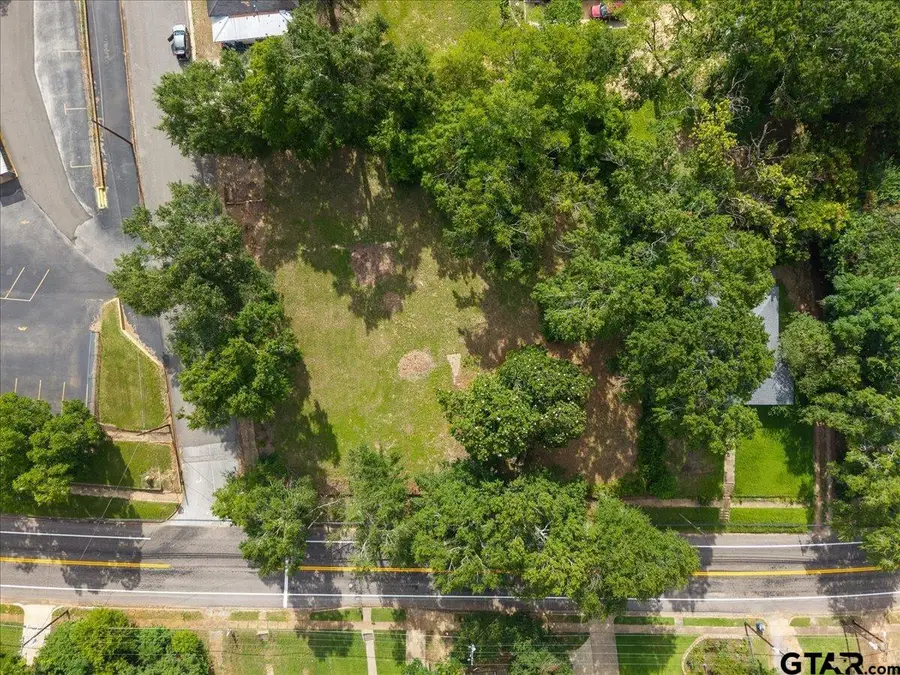 262 N Henderson, Rusk, TX 75785 - #2