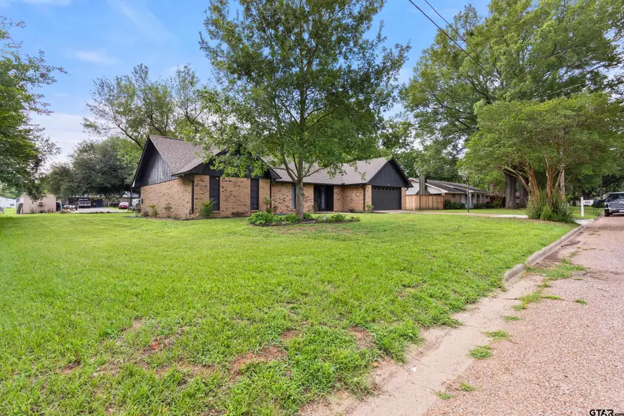 680 Woodbine Dr., Hawkins, TX 75765 - #3