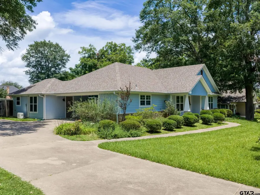 209 Walnut St, Chandler, TX 75758 - #2