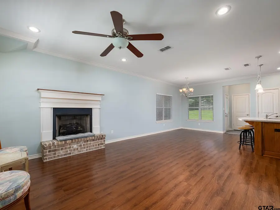 209 Walnut St, Chandler, TX 75758 - #3