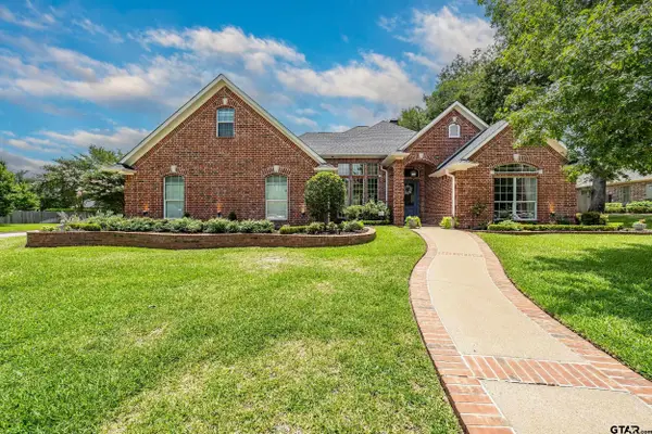 2102 Holly Creek Dr, Tyler, TX 75703