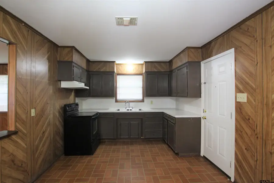 1428 1/2 E Houston, Tyler, TX 75702 - #2