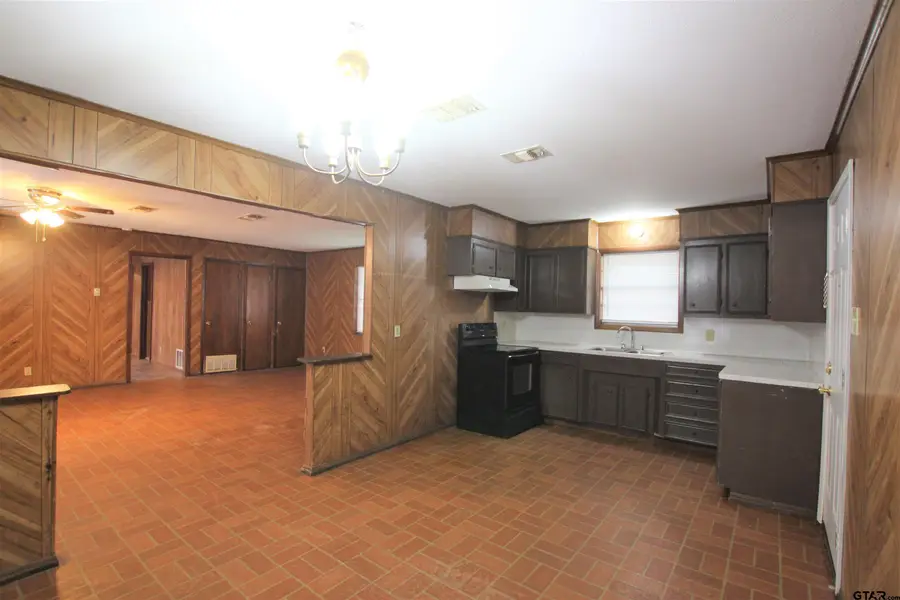 1428 1/2 E Houston, Tyler, TX 75702 - #3