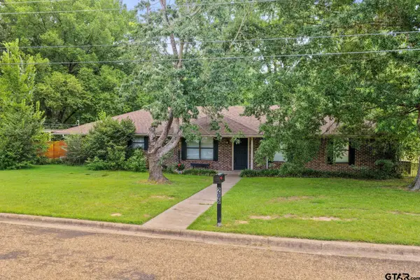 206 Carr Dr, Mt Pleasant,  75455