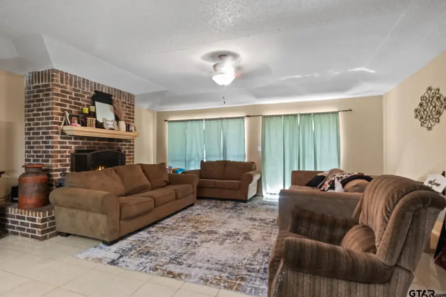 206 Carr Dr, Mount Pleasant, TX 75455 - #2